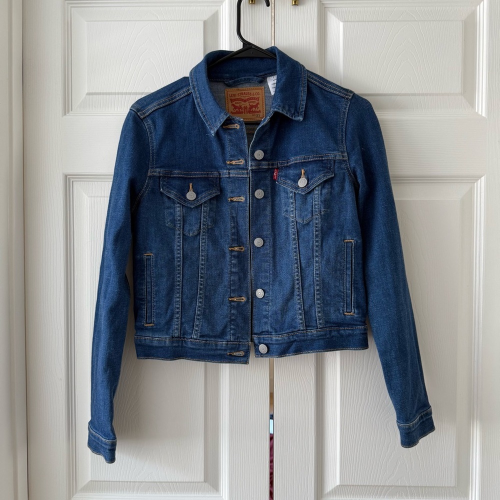 Levi's Classic Blue Denim Jacket (cropped)
